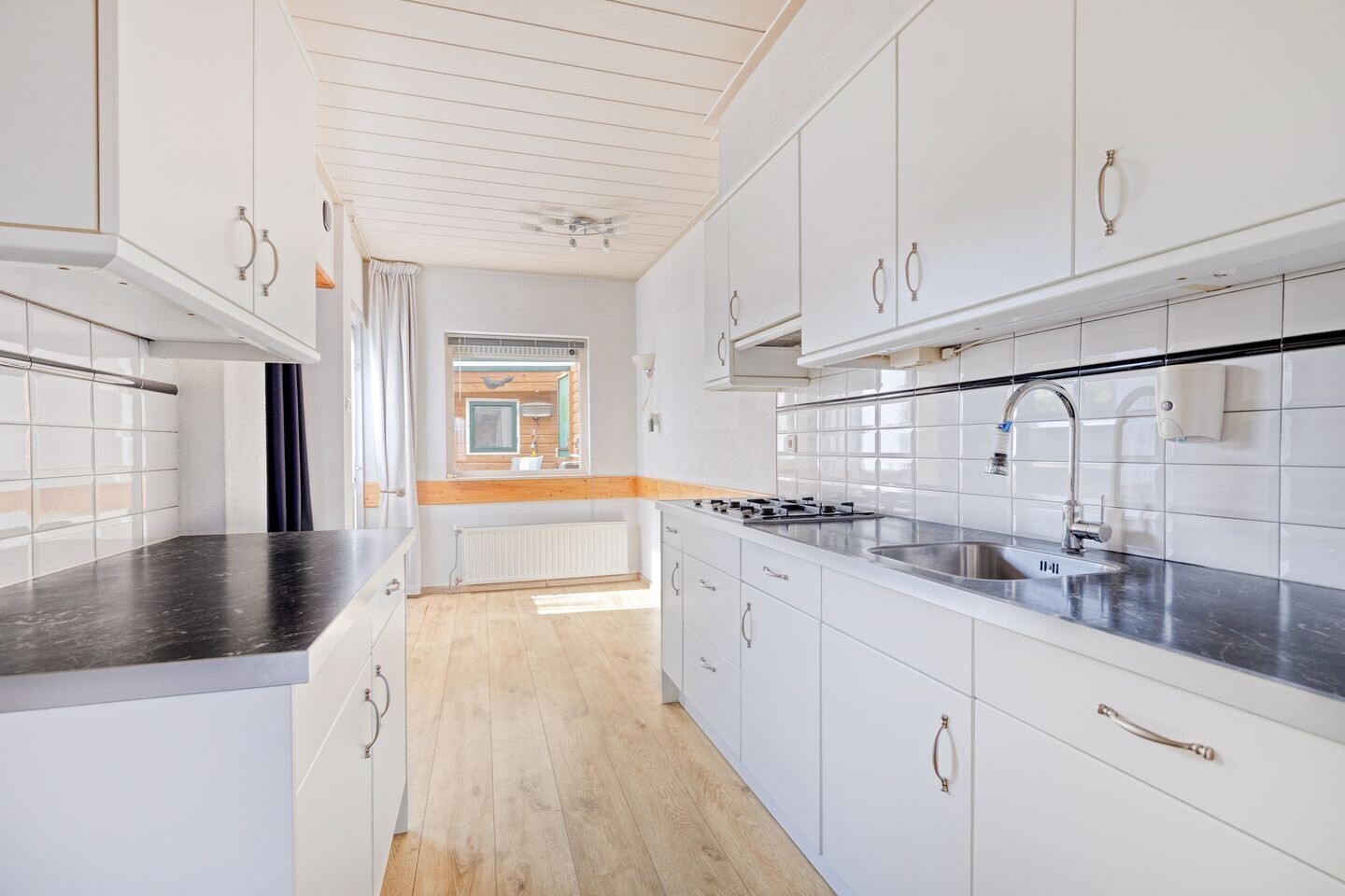 Tussenwoning te koop: Anjerstraat 32, Steenbergen