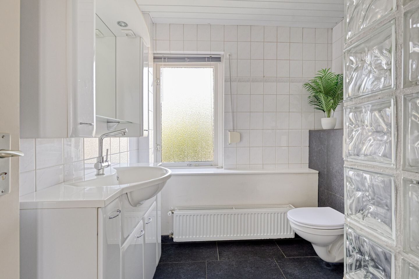 Tussenwoning te koop: Anjerstraat 32, Steenbergen