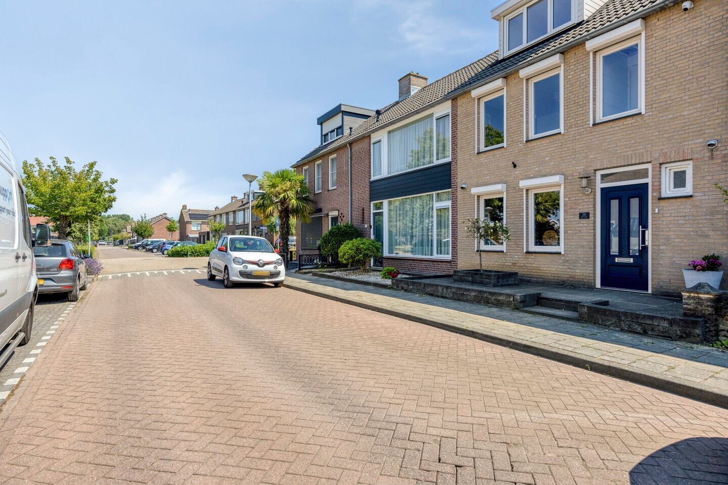 Tussenwoning te koop: Anjerstraat 36, Steenbergen