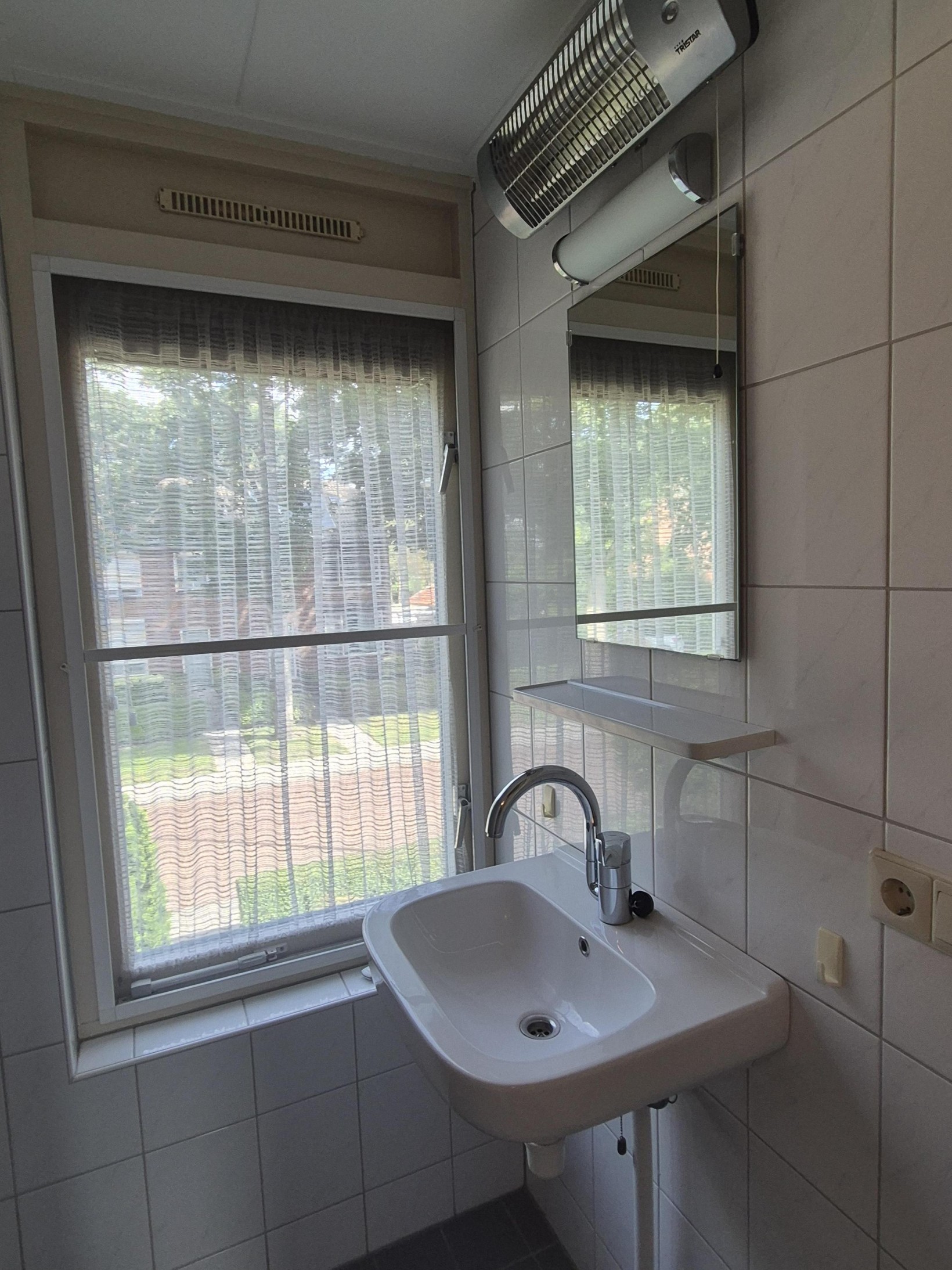 Tussenwoning te koop: Wethouder Bogersstraat 9, Lepelstraat