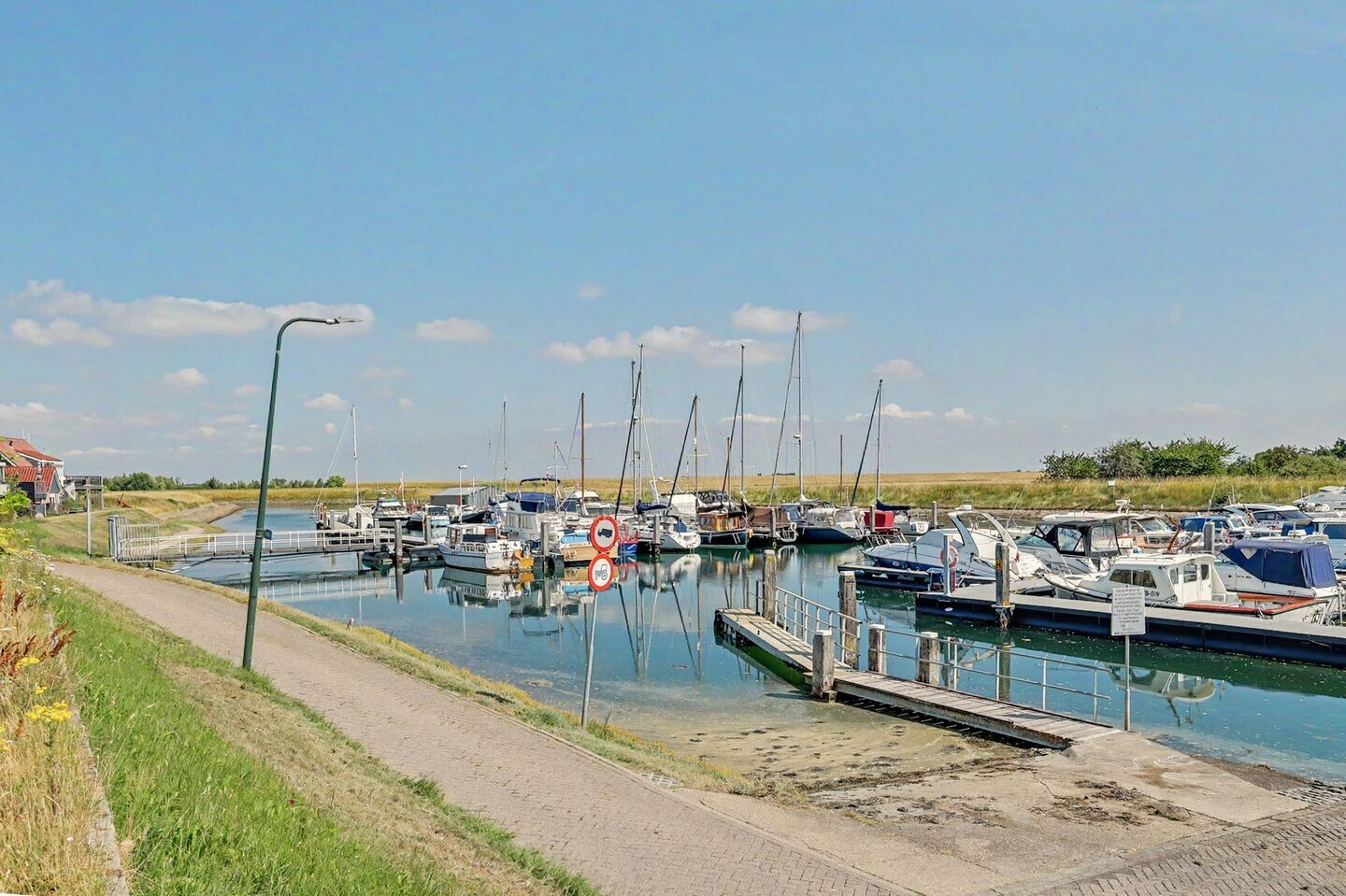 Tussenwoning te koop: Molendijk 52, Stavenisse