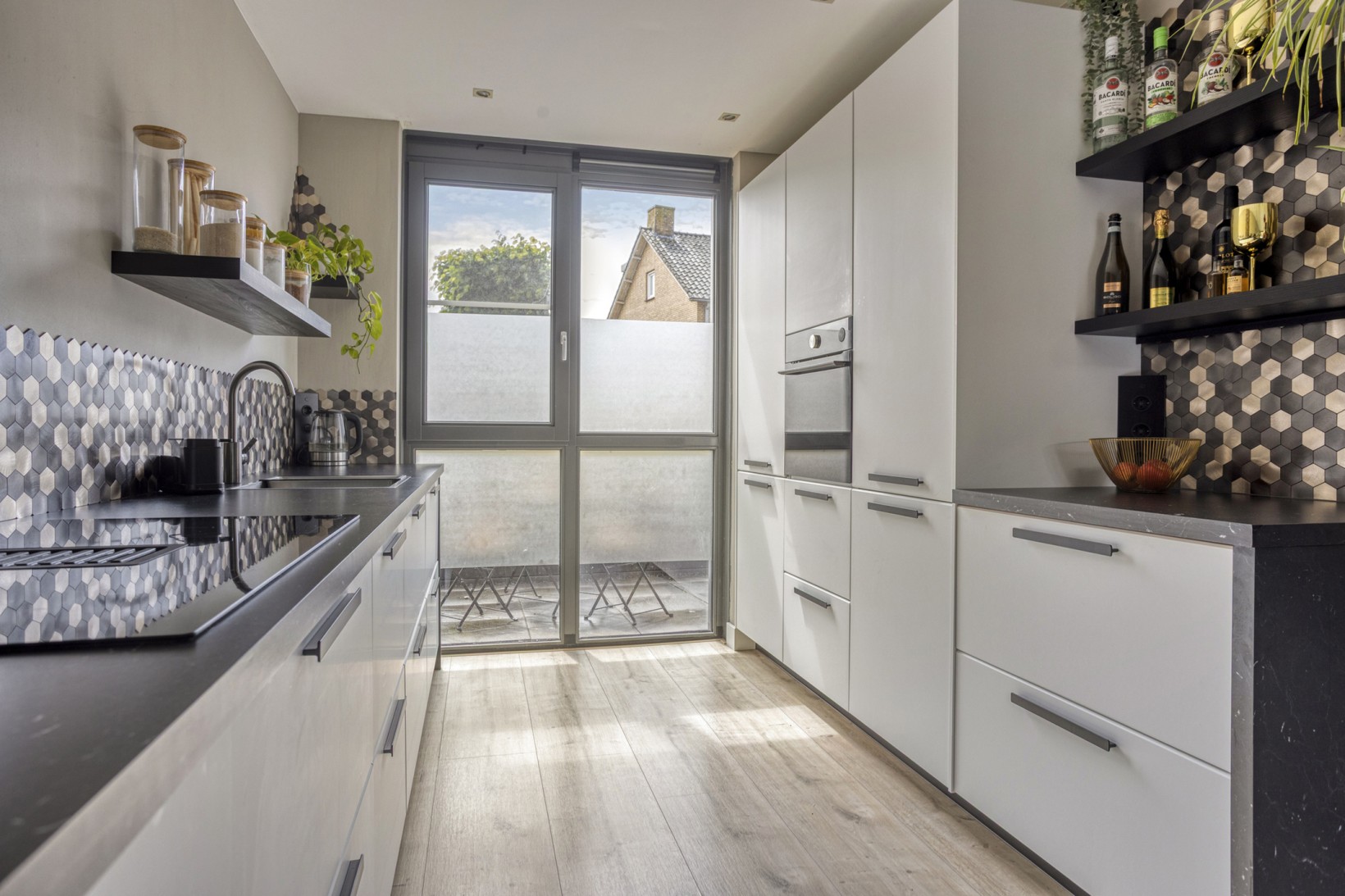 Tussenwoning te koop: Laan van Luxemburg 2A, Roosendaal