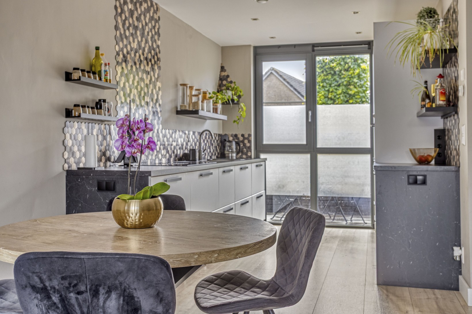 Tussenwoning te koop: Laan van Luxemburg 2A, Roosendaal