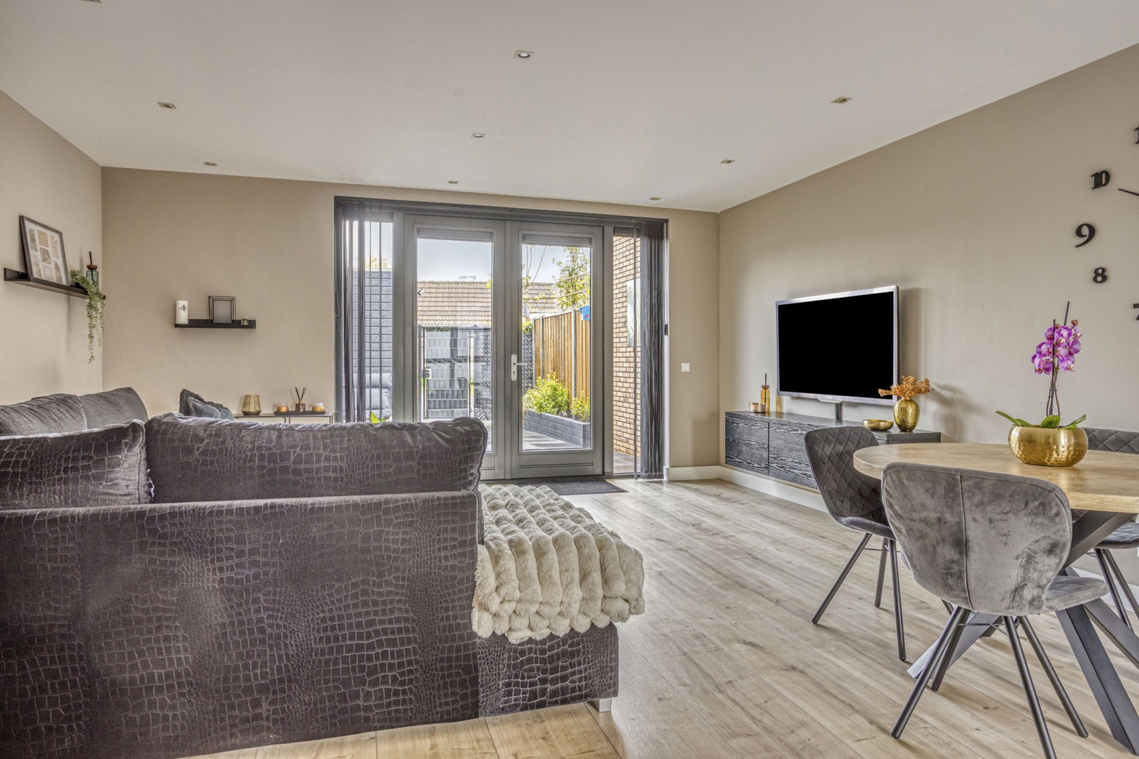 Tussenwoning te koop: Laan van Luxemburg 2A, Roosendaal
