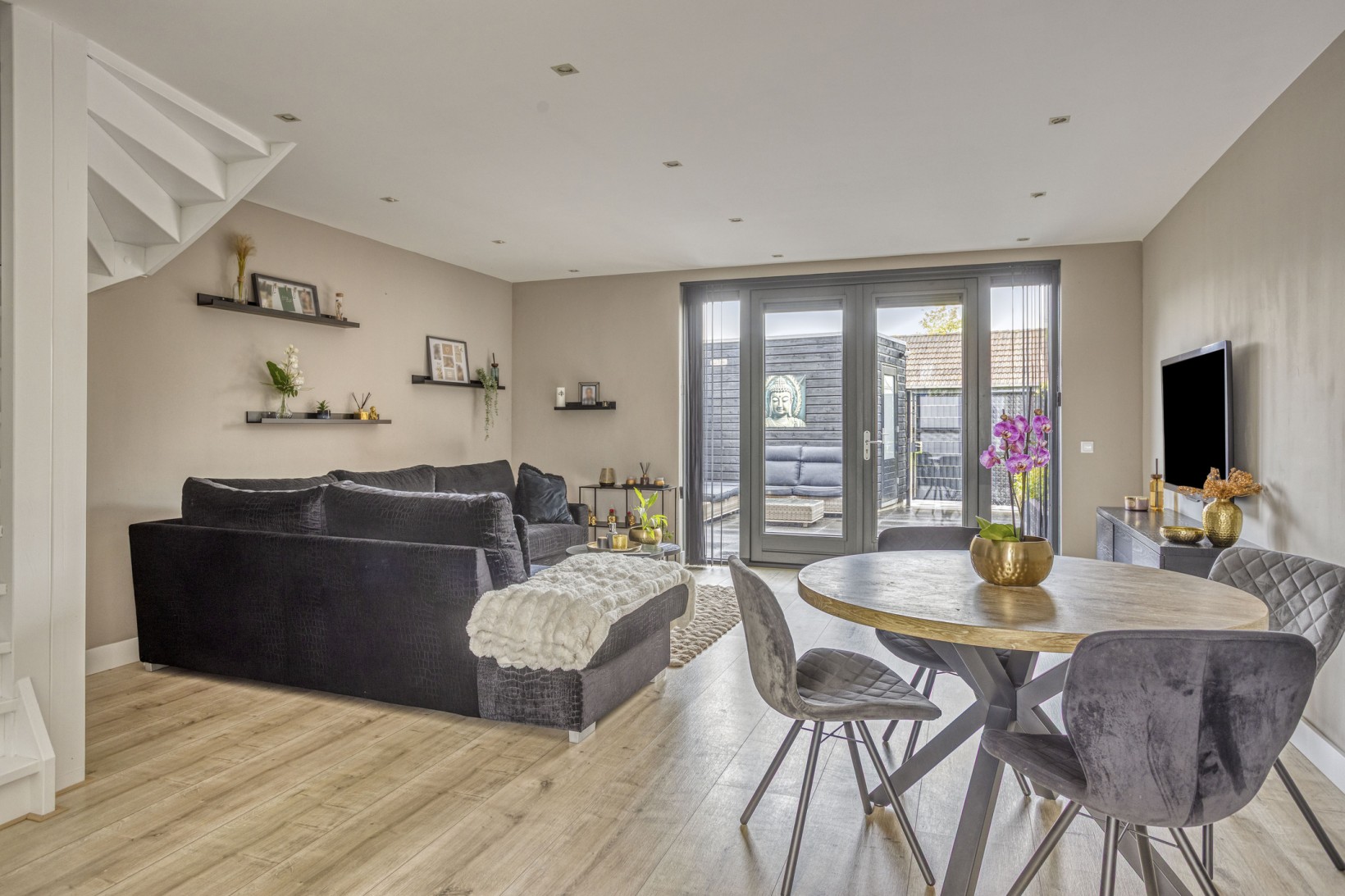 Tussenwoning te koop: Laan van Luxemburg 2A, Roosendaal