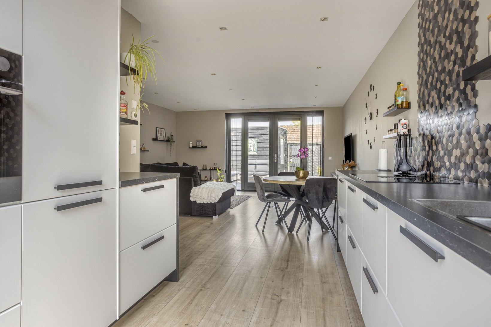 Tussenwoning te koop: Laan van Luxemburg 2A, Roosendaal