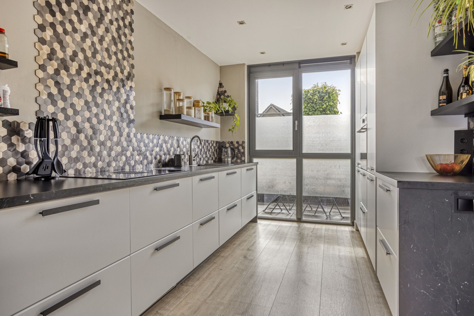 Tussenwoning te koop: Laan van Luxemburg 2A, Roosendaal