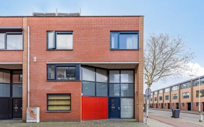 Damstraat 84