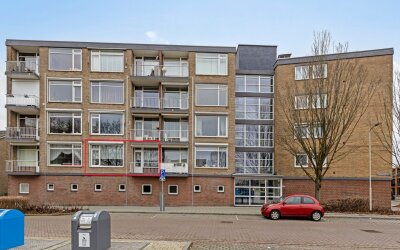 Pastoor van. 84