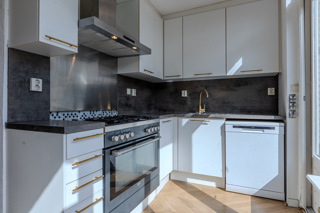 Tussenwoning te koop: Carel Willinkplein 13, Roosendaal