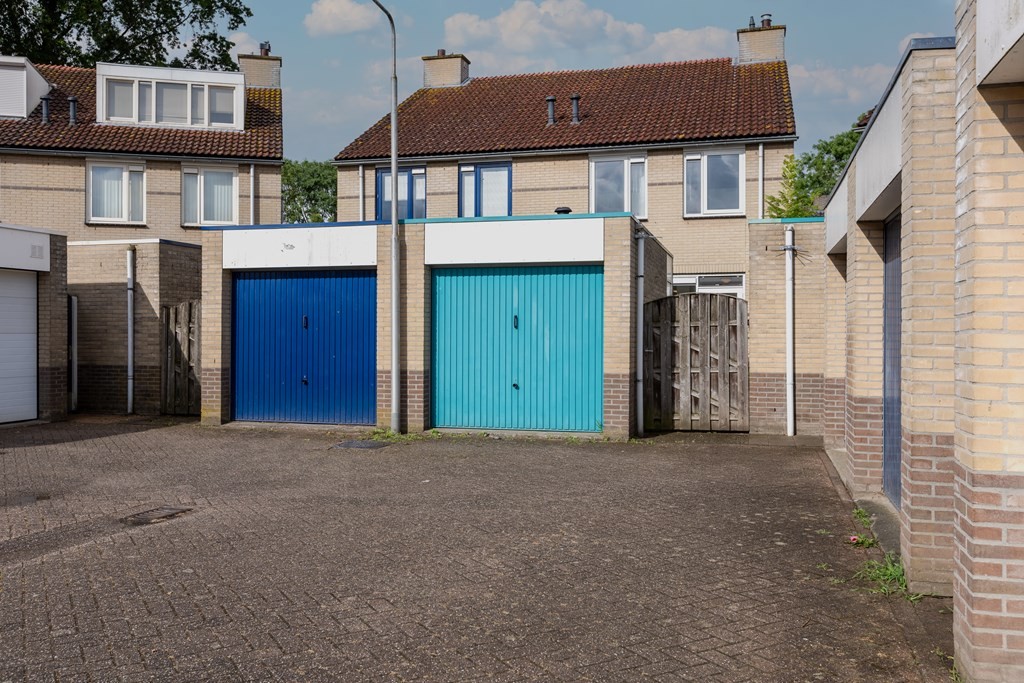 Tussenwoning te koop: Carel Willinkplein 13, Roosendaal