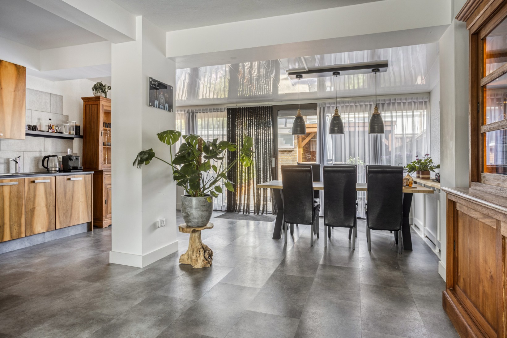 Tussenwoning te koop: Adriaen van Ostadestraat 33, Roosendaal