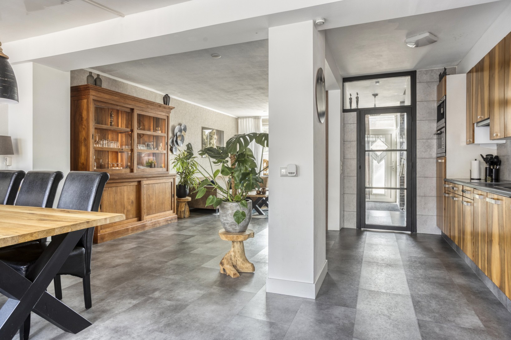 Tussenwoning te koop: Adriaen van Ostadestraat 33, Roosendaal