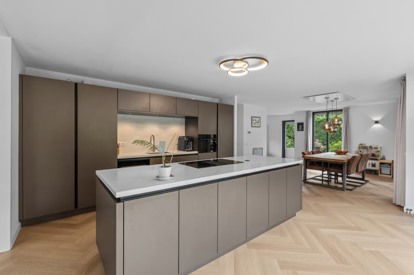 Vrijstaande woning te koop: Robijndijk 151, Roosendaal
