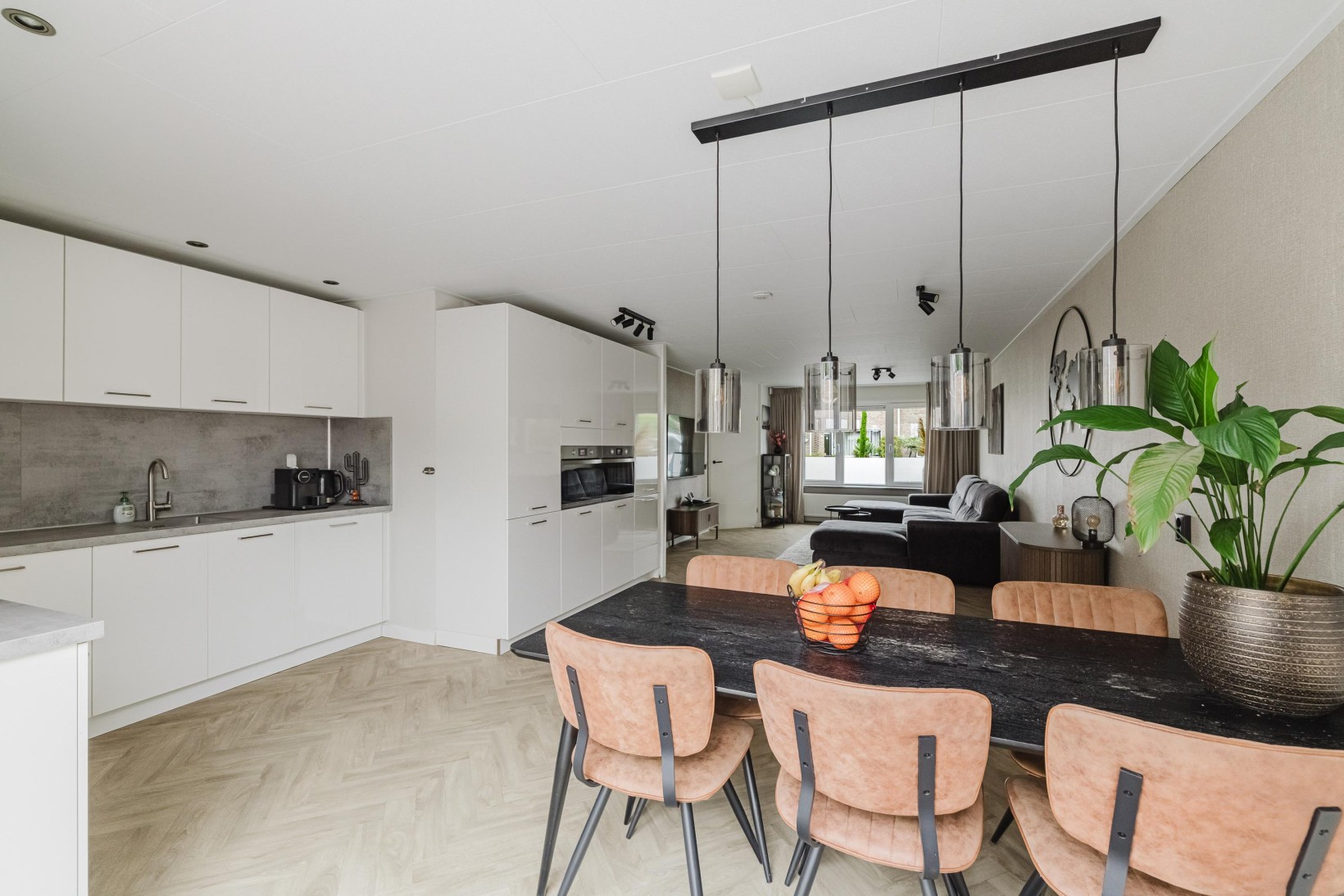 Hoekwoning te koop: Ambrozijnberg 24, Roosendaal