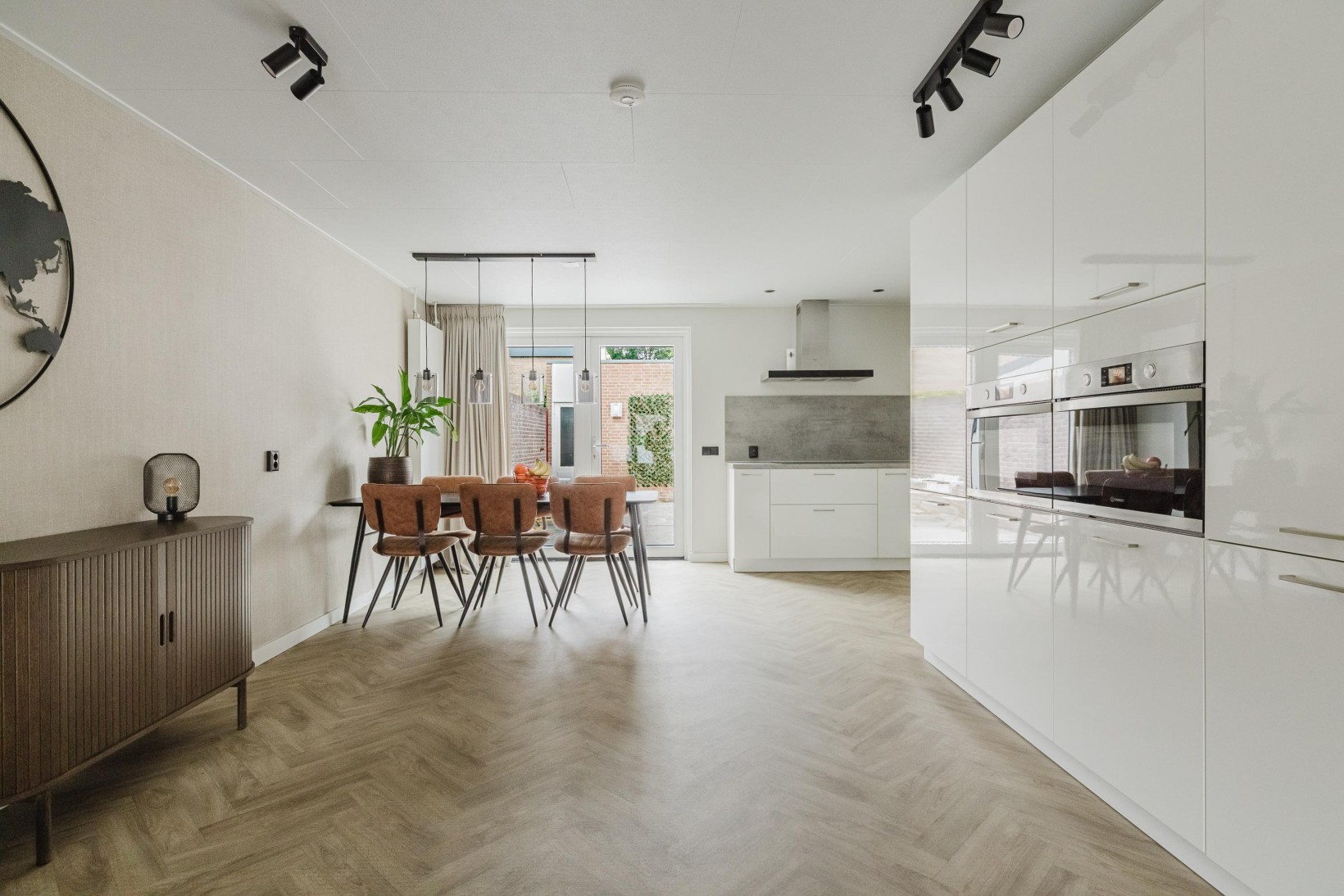Hoekwoning te koop: Ambrozijnberg 24, Roosendaal