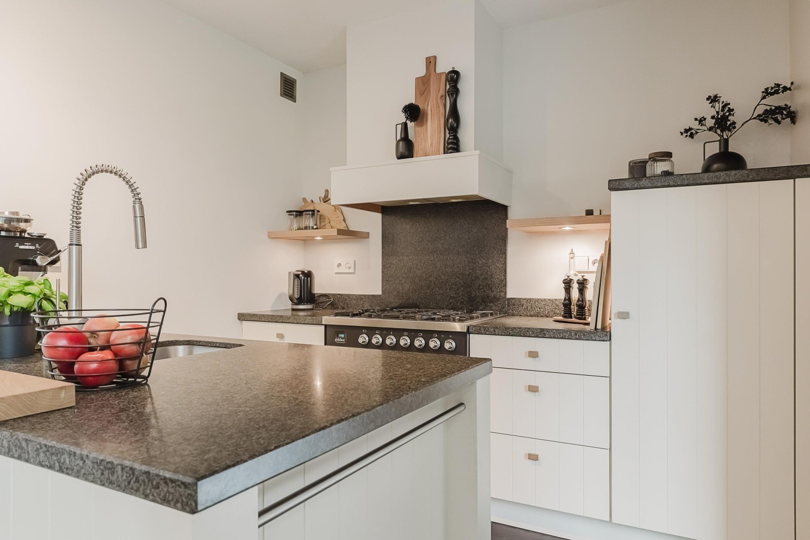 Hoekwoning te koop: Freesiaberg 24, Roosendaal