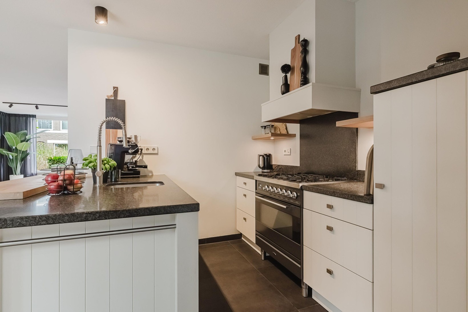 Hoekwoning te koop: Freesiaberg 24, Roosendaal