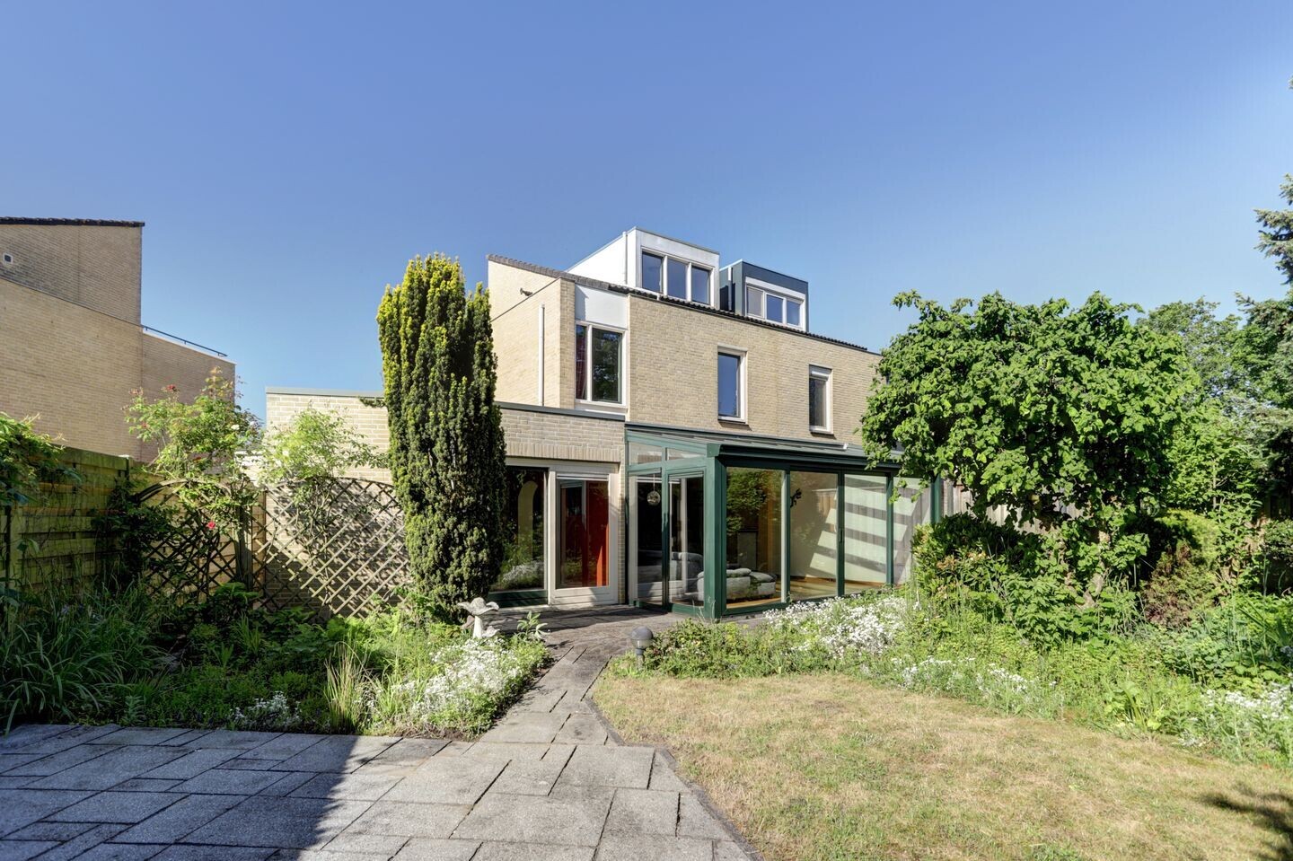 Tussenwoning te koop: laurierberg 13A, Roosendaal