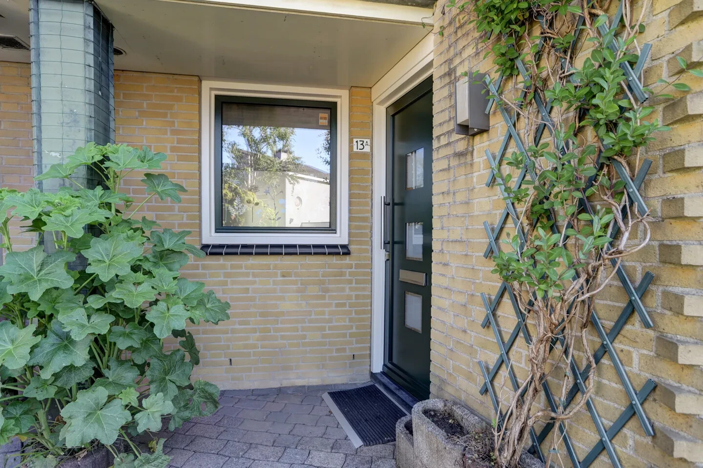 Tussenwoning te koop: laurierberg 13A, Roosendaal
