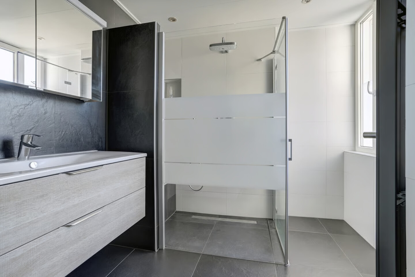 Tussenwoning te koop: laurierberg 13A, Roosendaal