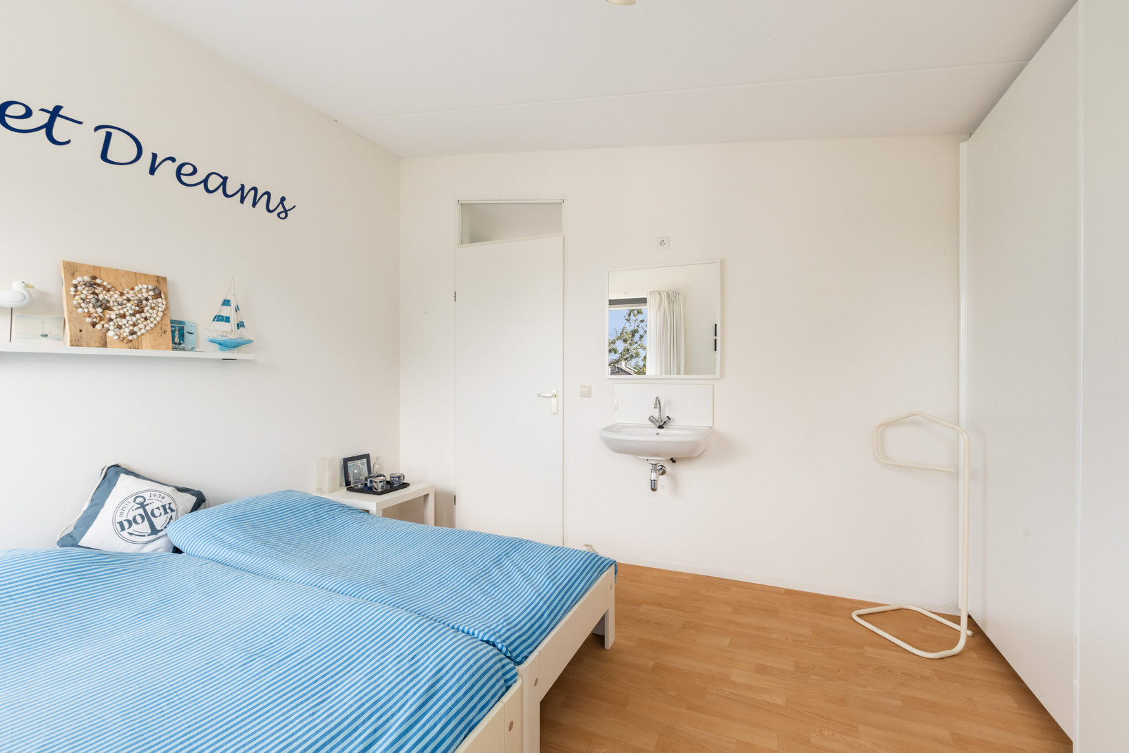 Twee-onder-één-kap te koop: Thorbeckelaan 49, Roosendaal