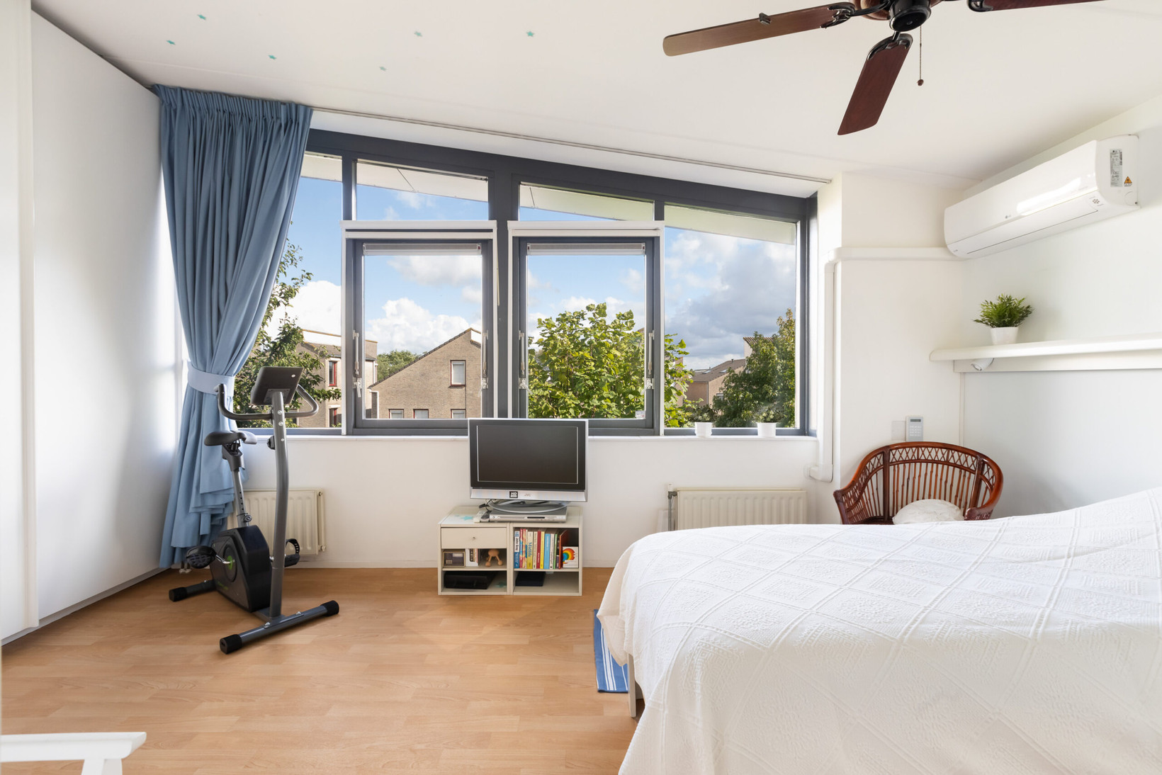 Twee-onder-één-kap te koop: Thorbeckelaan 49, Roosendaal