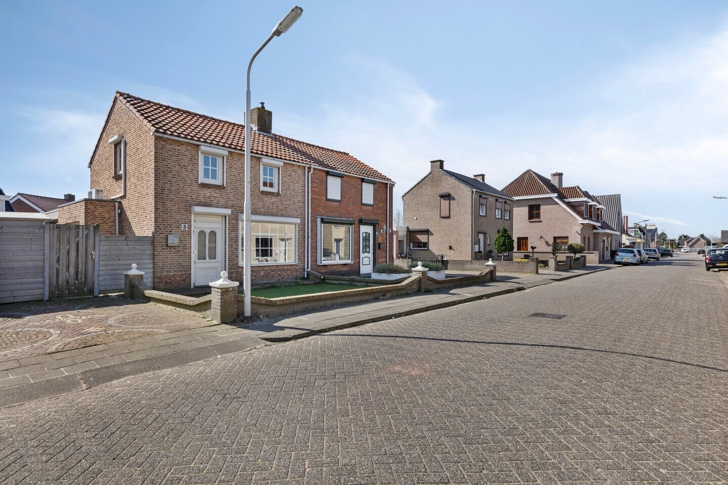 Twee-onder-één-kap te koop: Margrietstraat 3, St. Willebrord