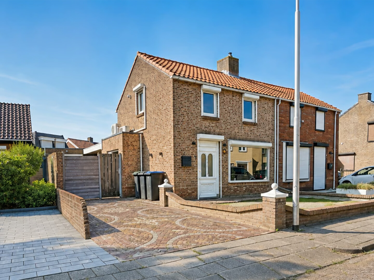 Twee-onder-één-kap te koop: Margrietstraat 3, St. Willebrord