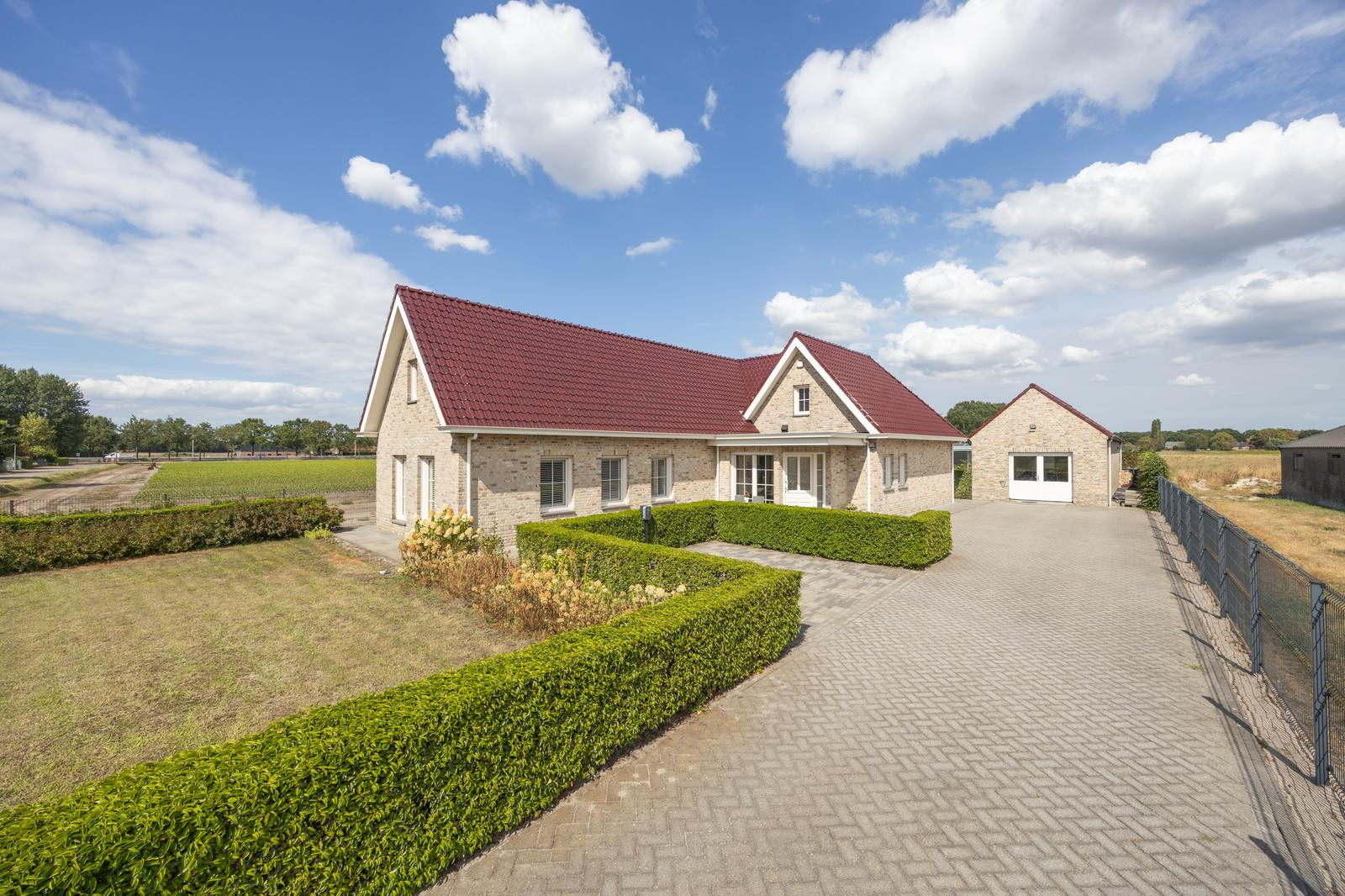 Vrijstaande woning te koop: Bremstraat 194, St. Willebrord