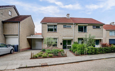 van Slotend. 25