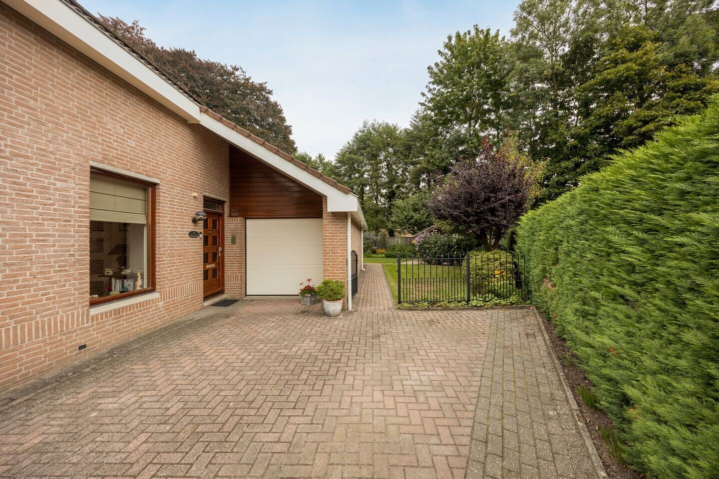 Vrijstaande woning te koop: Mgr. Nelislaan 8, Hoeven