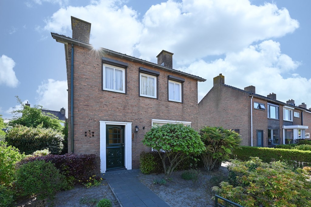Vrijstaande woning te koop: Akkerlingen 13, Hoeven