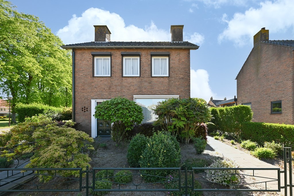Vrijstaande woning te koop: Akkerlingen 13, Hoeven