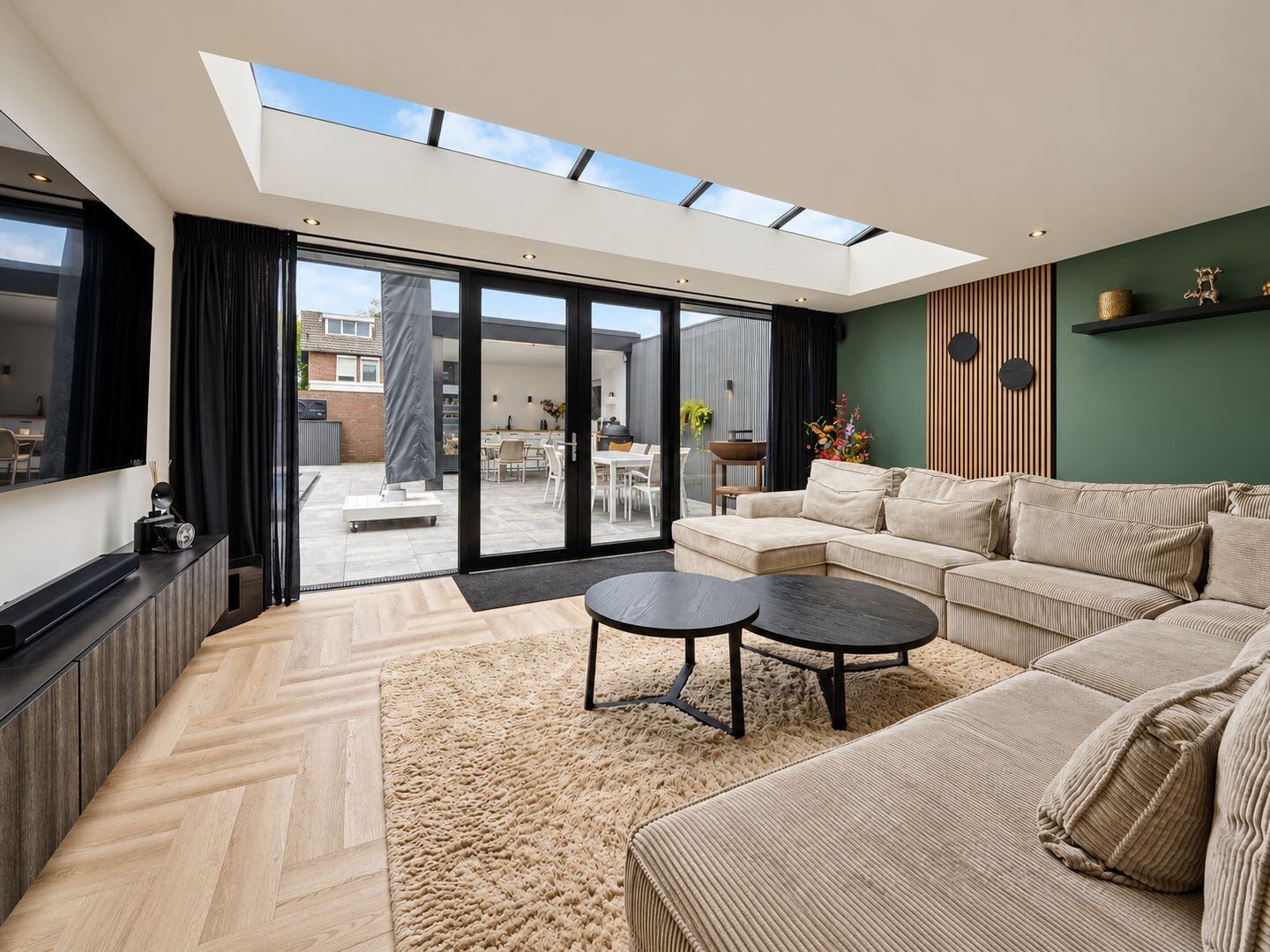 Tussenwoning te koop: Julianastraat 42, Hoeven