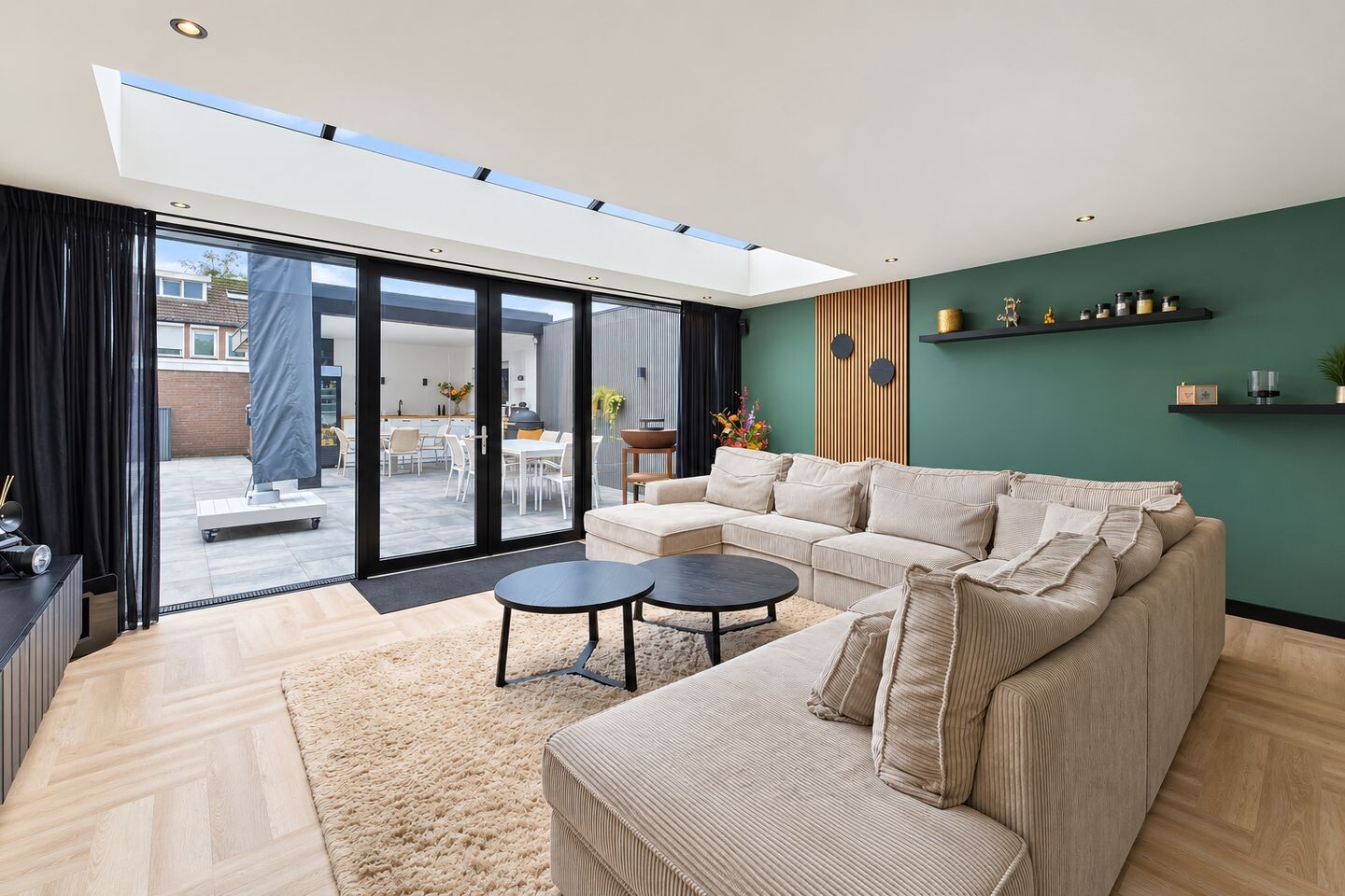 Tussenwoning te koop: Julianastraat 42, Hoeven