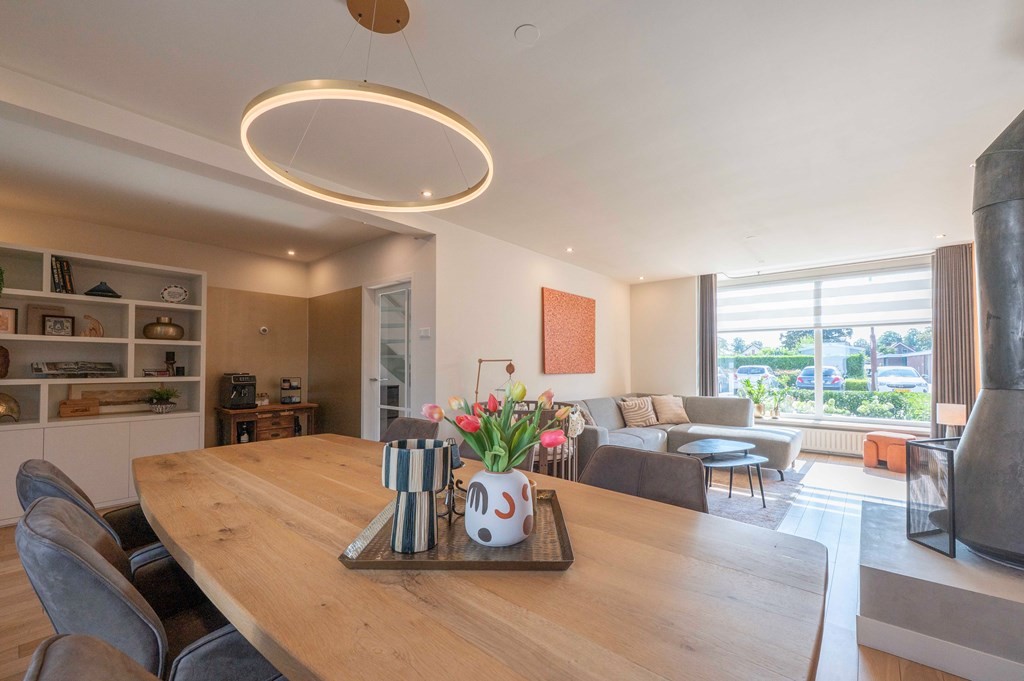 Tussenwoning te koop: Meidoornlaan 8, Hoeven