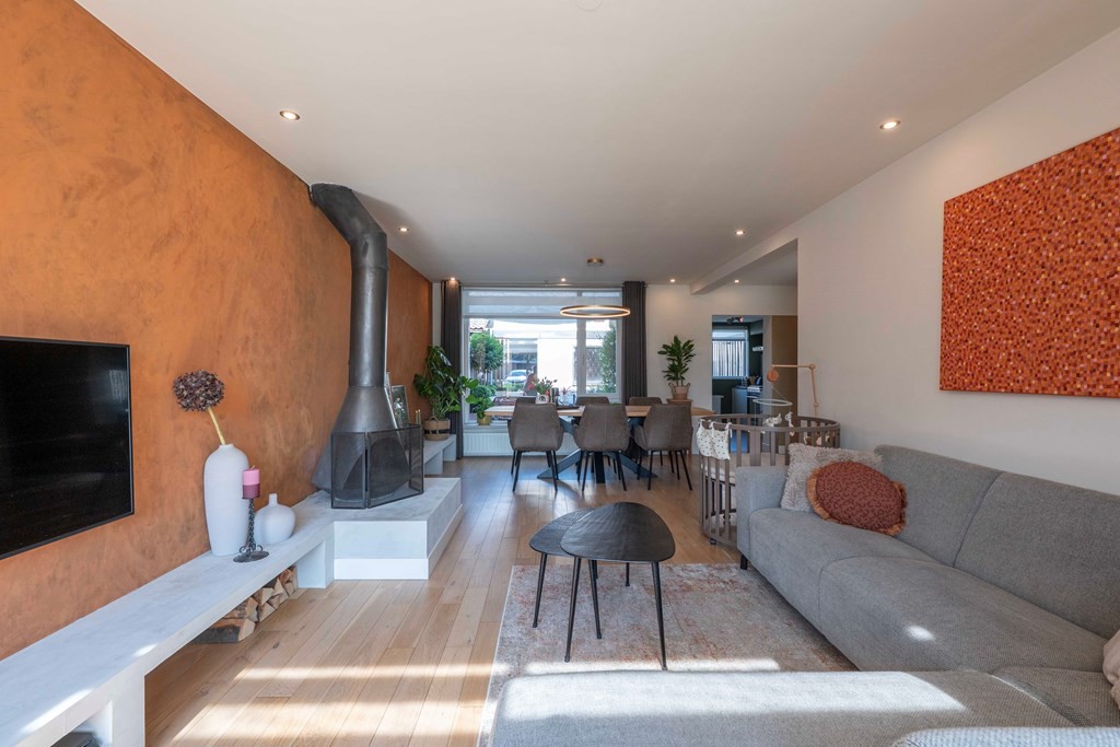 Tussenwoning te koop: Meidoornlaan 8, Hoeven