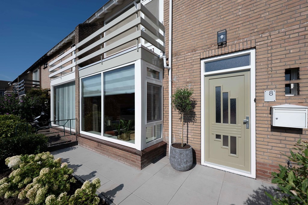 Tussenwoning te koop: Meidoornlaan 8, Hoeven