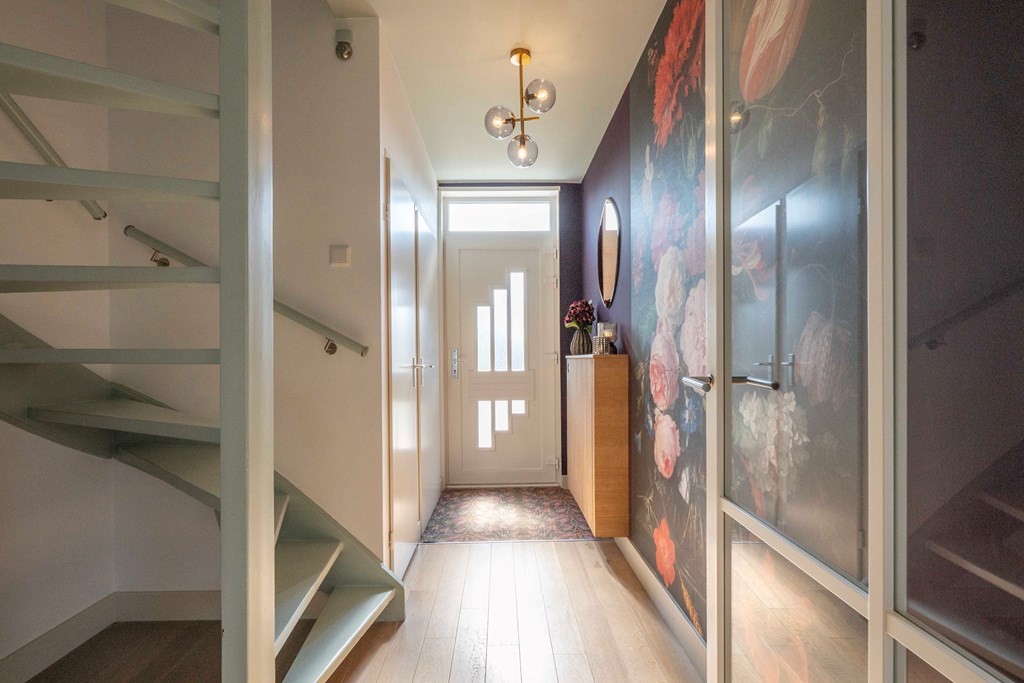 Tussenwoning te koop: Meidoornlaan 8, Hoeven