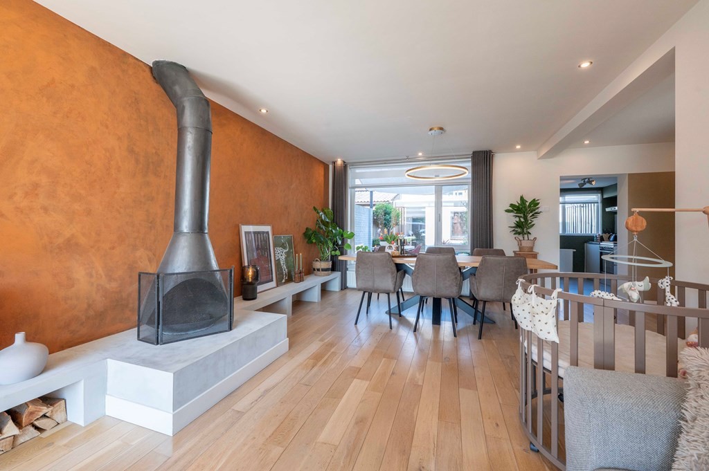 Tussenwoning te koop: Meidoornlaan 8, Hoeven