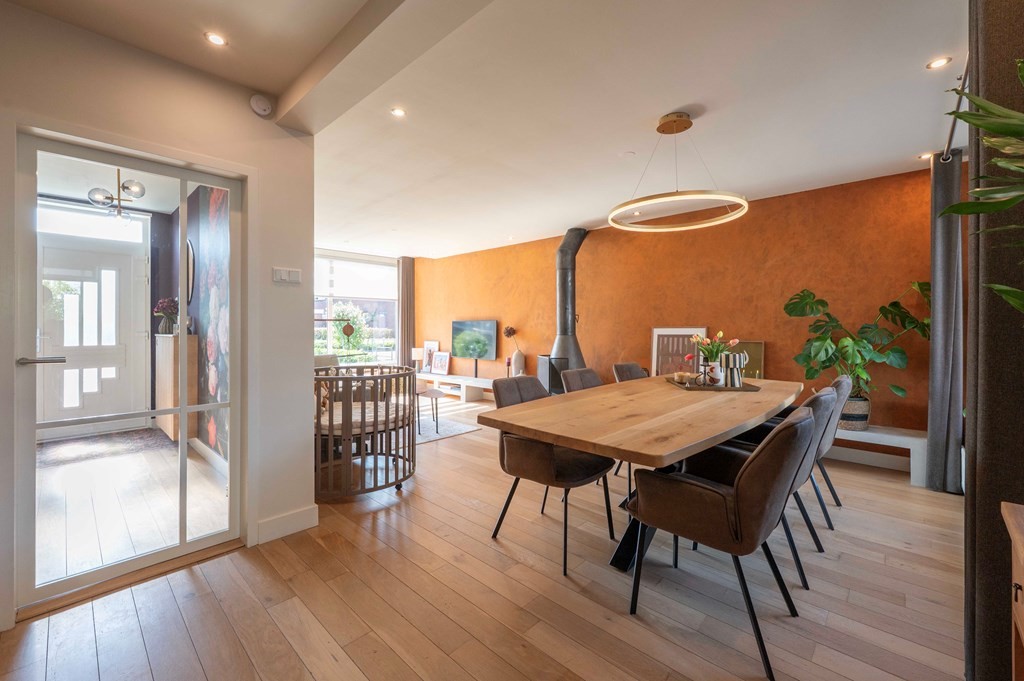 Tussenwoning te koop: Meidoornlaan 8, Hoeven