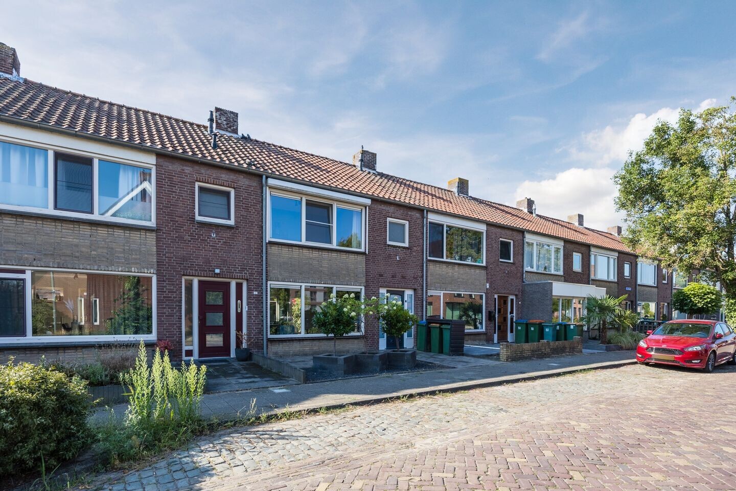 Tussenwoning te koop: Doctor Ariënslaan 155, Zevenbergen