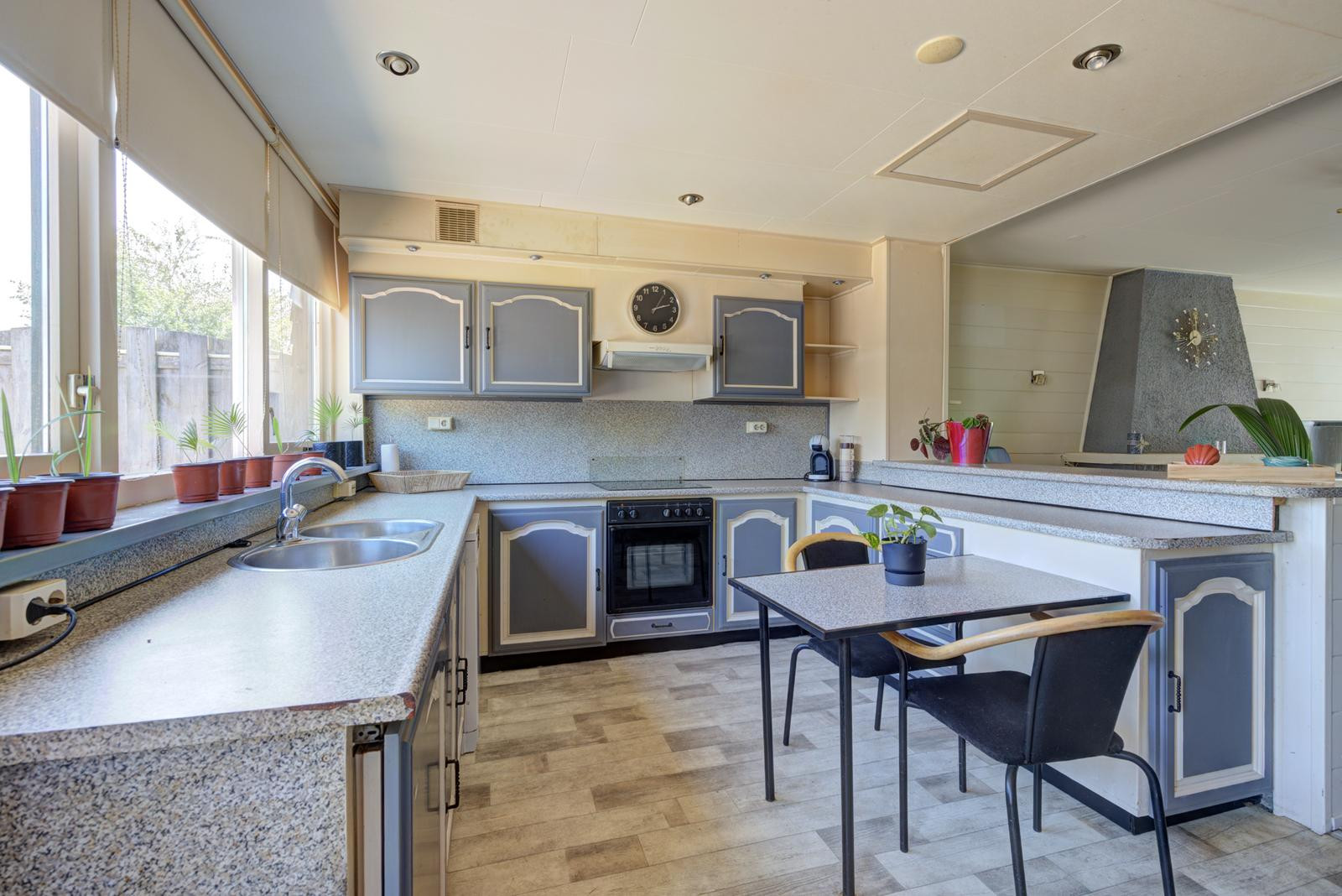 Tussenwoning te koop: van Strijenstraat 42, Zevenbergen