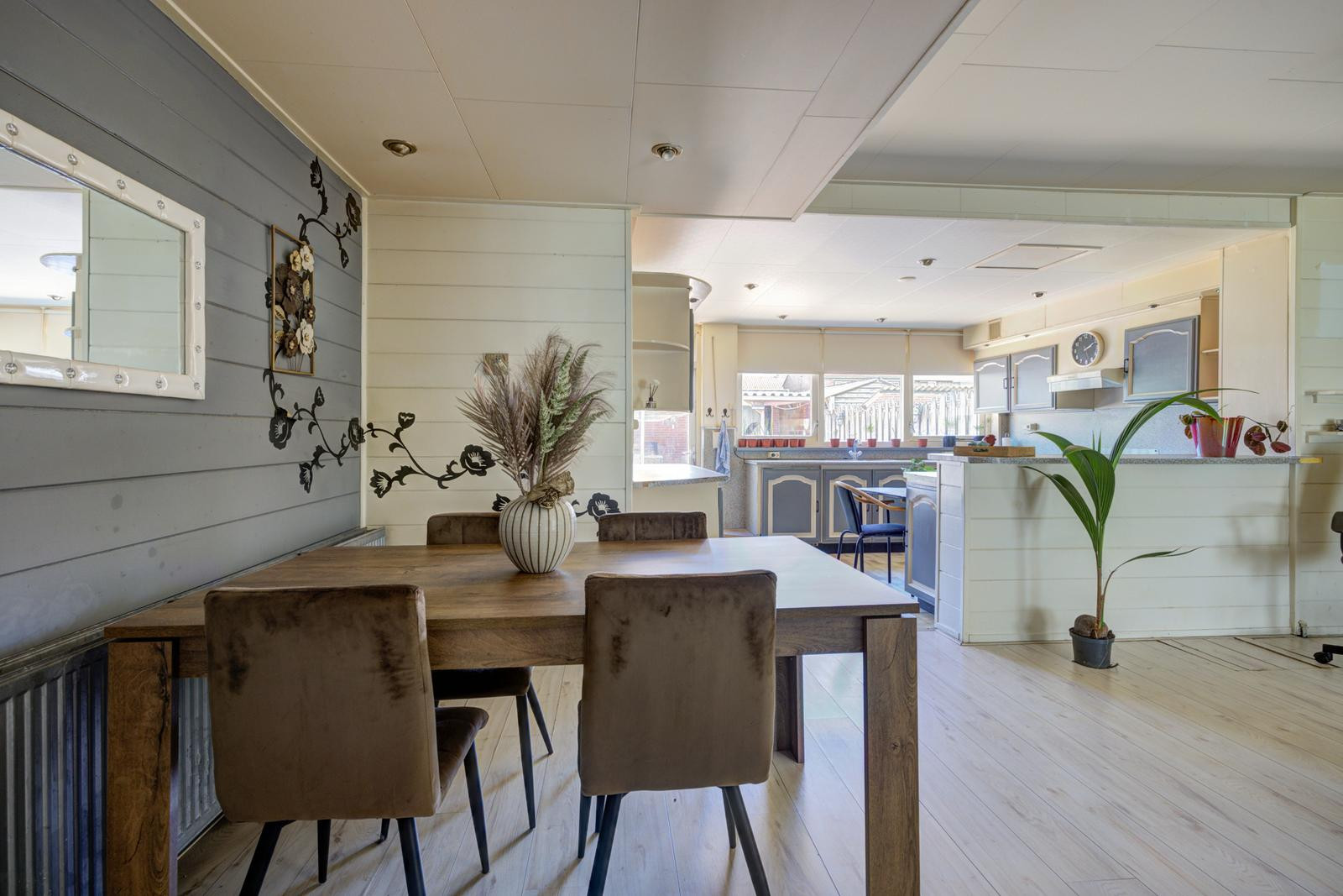 Tussenwoning te koop: van Strijenstraat 42, Zevenbergen