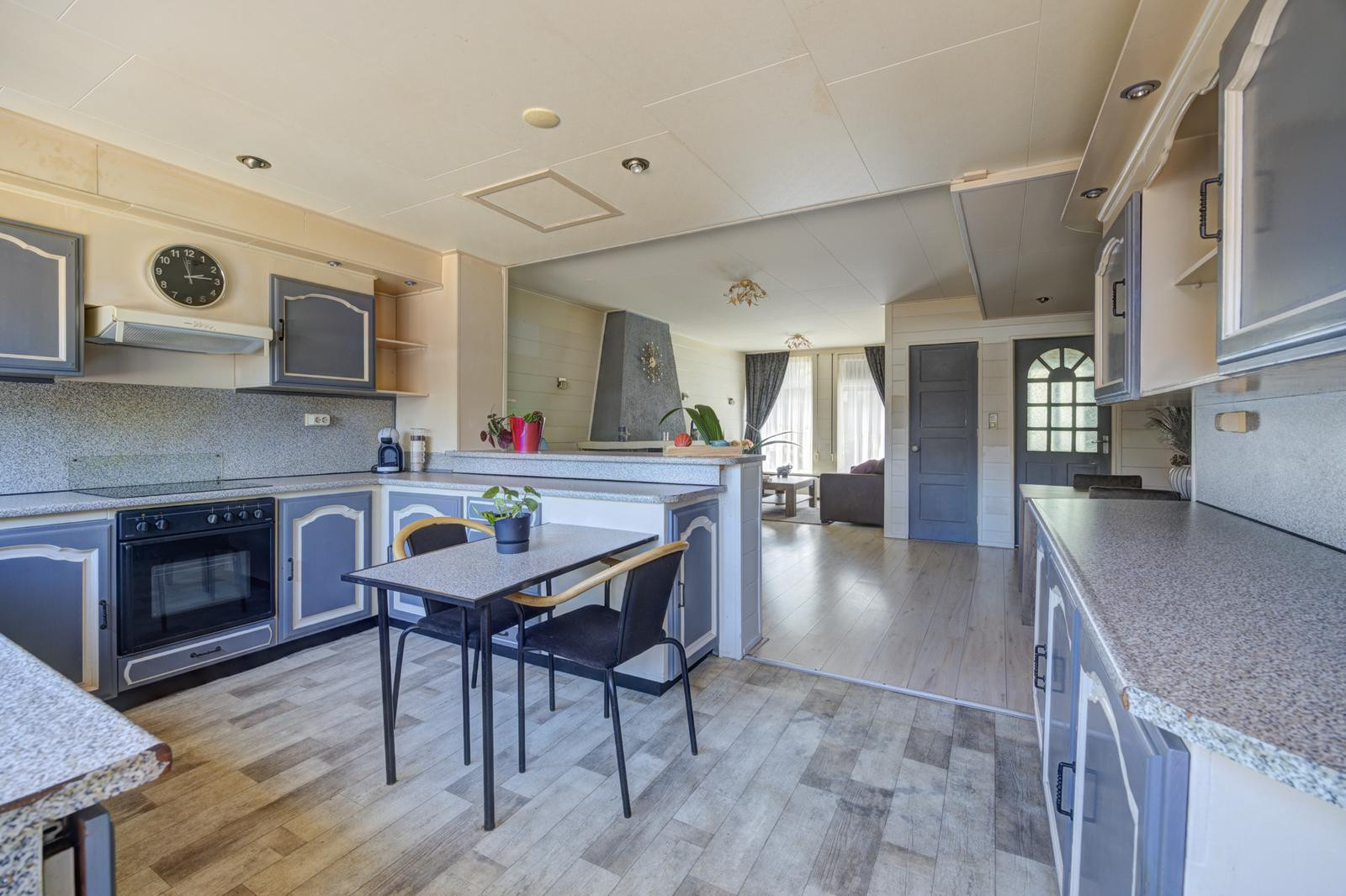 Tussenwoning te koop: van Strijenstraat 42, Zevenbergen