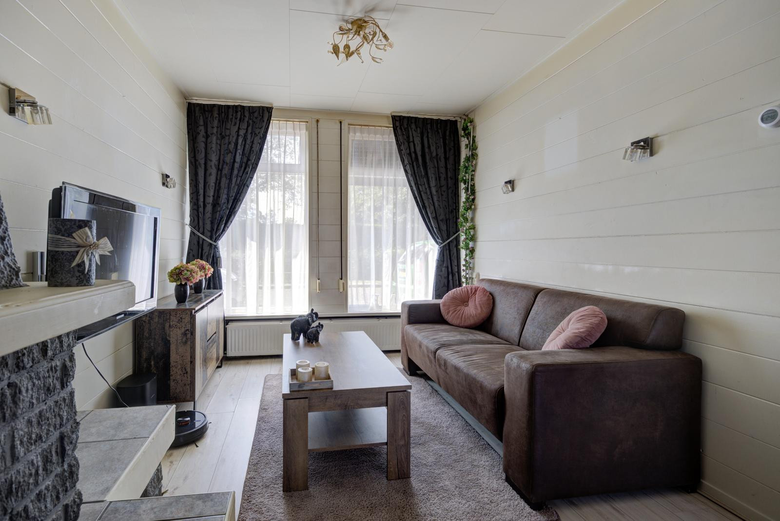 Tussenwoning te koop: van Strijenstraat 42, Zevenbergen