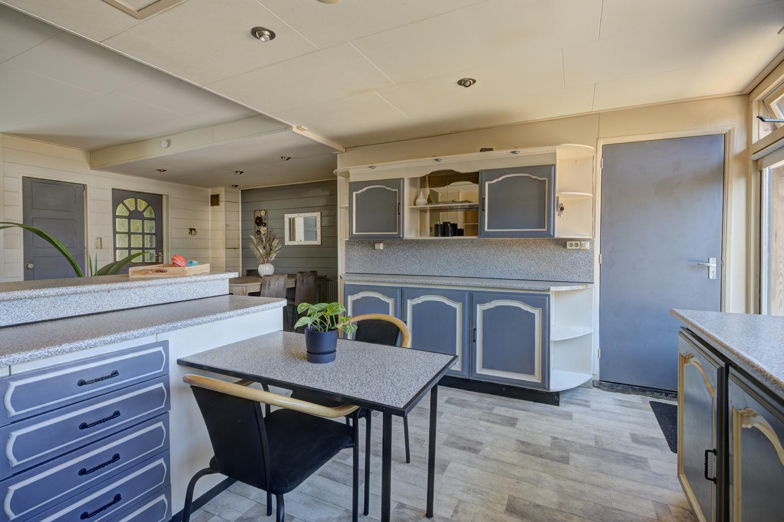 Tussenwoning te koop: van Strijenstraat 42, Zevenbergen