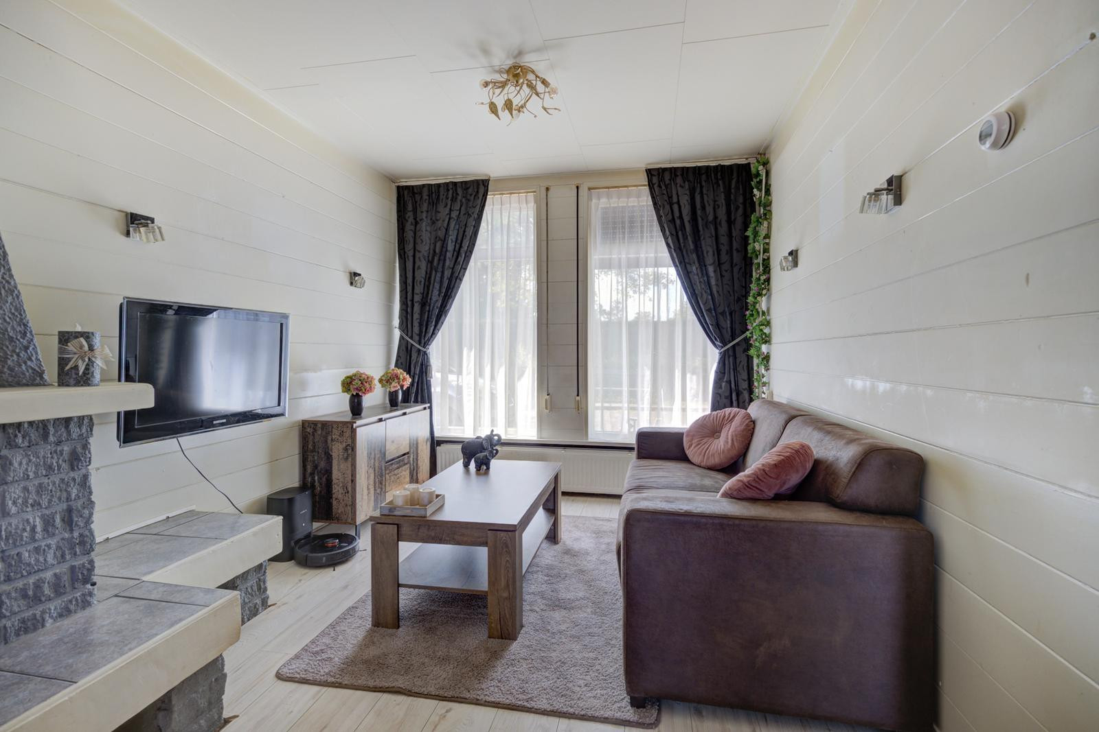 Tussenwoning te koop: van Strijenstraat 42, Zevenbergen