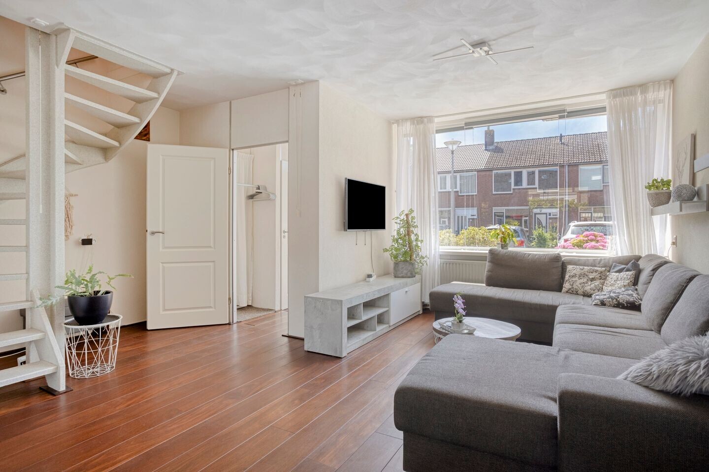 Tussenwoning te koop: Hertogendal 16, Zevenbergen